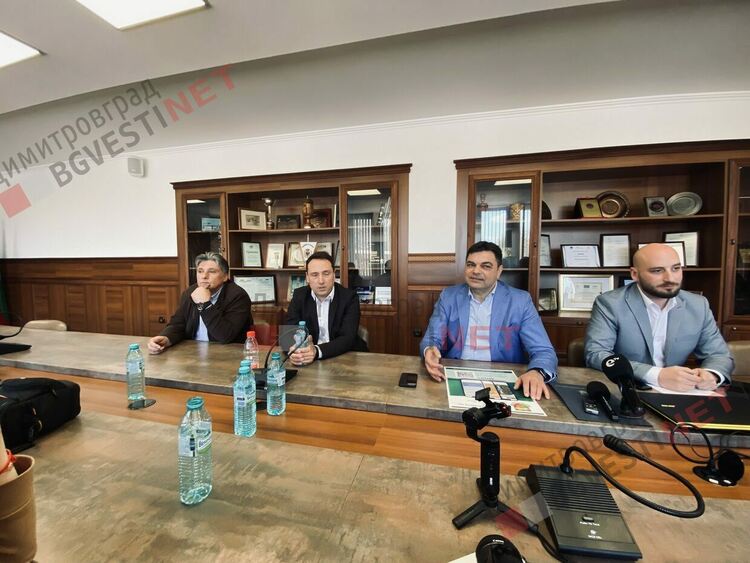 В Димитровград - сканираш QR кода и осъществяваш връзка с общинските институции