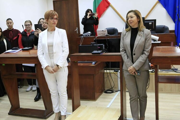 Ученици от Свиленград участваха в симулативен съдебен процес за наркотици 