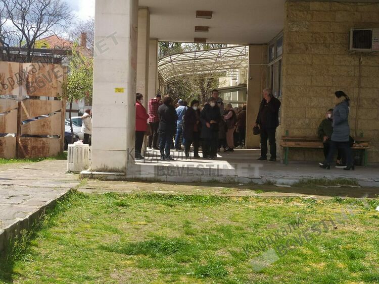 Щурм на Паспортна служба в Кърджали,подадени са за ден 569 заявления за лични документи