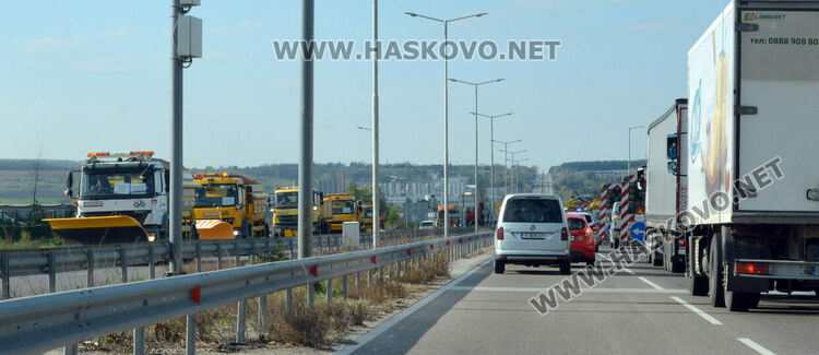 Протест на пътностроителна фирма заради неизплатени 40 млн. лв. от АПИ