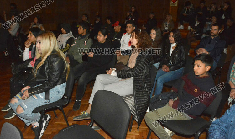 Експерти консултираха на Трудова борса младежи от рискови групи