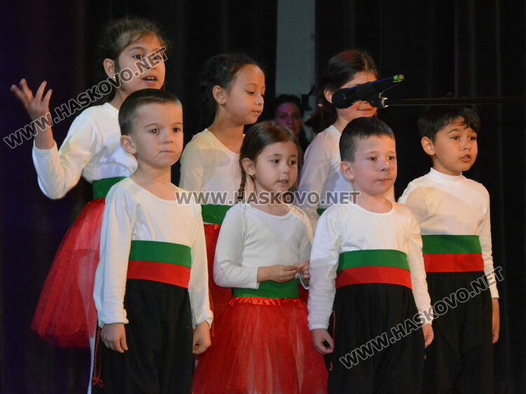 Експерти консултираха на Трудова борса младежи от рискови групи