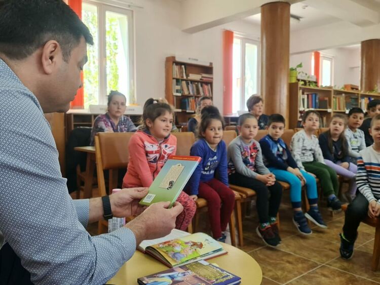 Кмета на Димитровград подкрепи „В чудния свят на приказките” с "Трите прасенца"