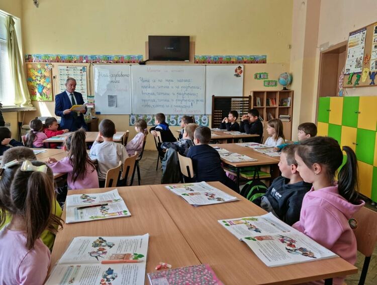 Кметът на Асеновград участва в "Походът на книгите" 