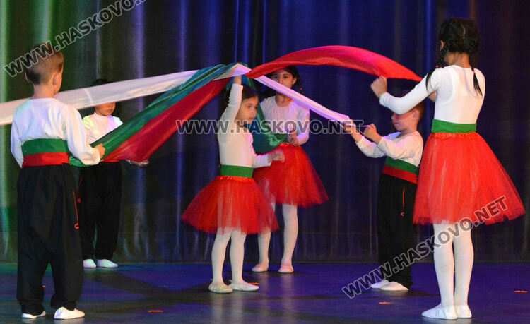 Експерти консултираха на Трудова борса младежи от рискови групи