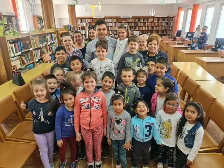 Кмета на Димитровград подкрепи „В чудния свят на приказките” с "Трите прасенца"