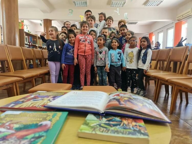 Кмета на Димитровград подкрепи „В чудния свят на приказките” с "Трите прасенца"