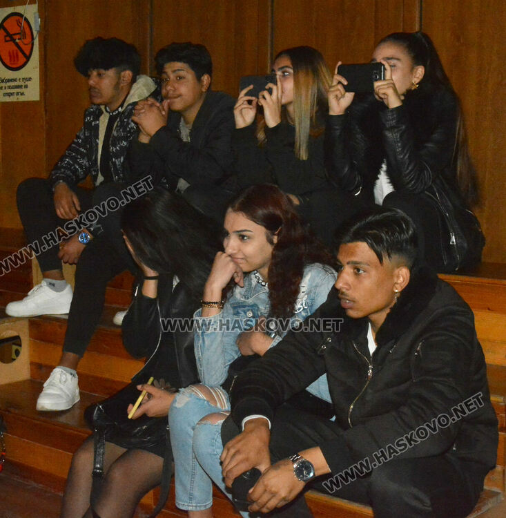 Експерти консултираха на Трудова борса младежи от рискови групи