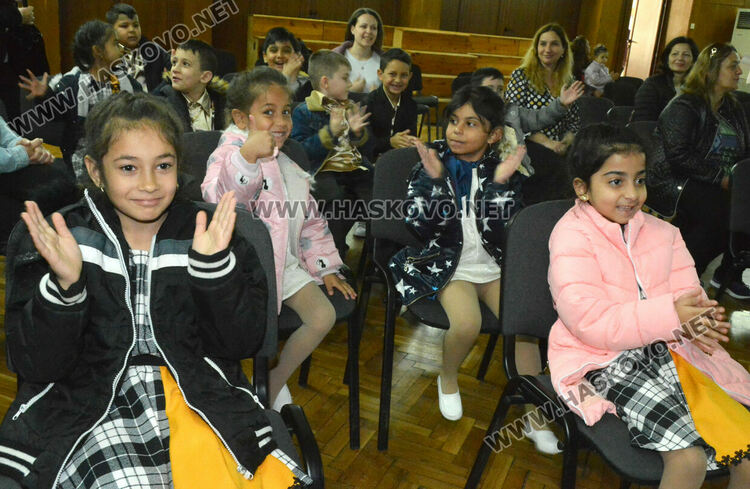 Експерти консултираха на Трудова борса младежи от рискови групи