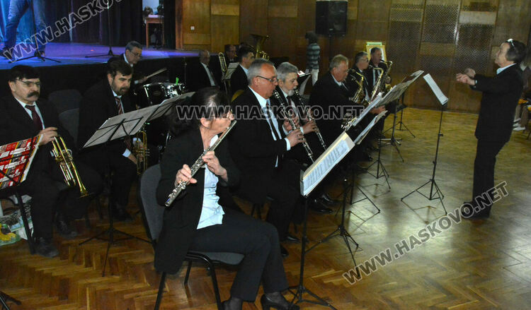 Експерти консултираха на Трудова борса младежи от рискови групи