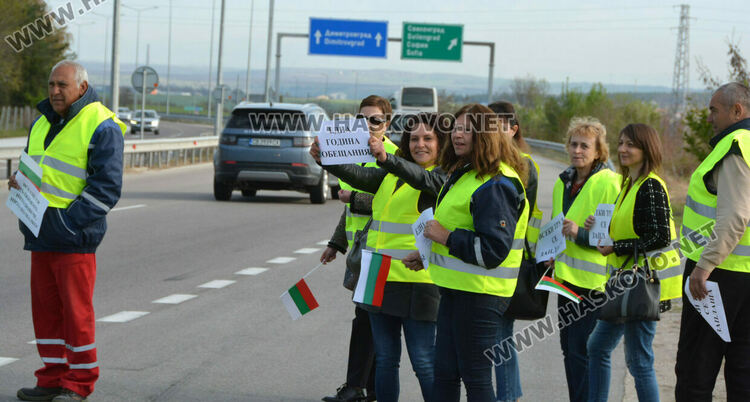 Протест на пътностроителна фирма заради неизплатени 40 млн. лв. от АПИ