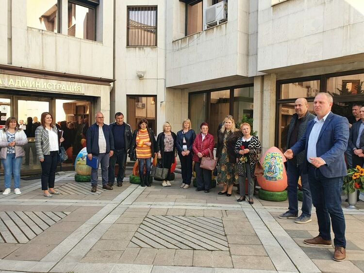 Художниците откриха Великденска изложба