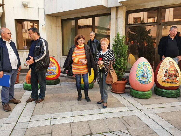 Художниците откриха Великденска изложба