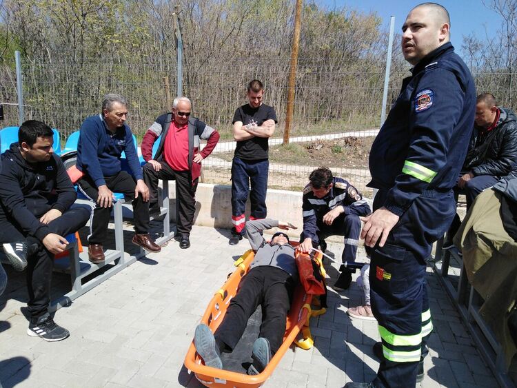 Доброволци от Ардино се обучаваха за реакция при наводнения и последващи кризи