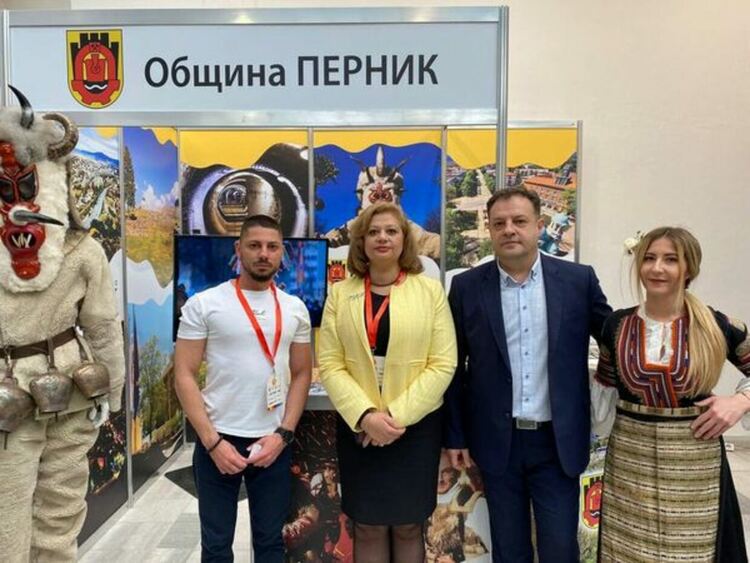С изключително атрактивен щанд Община Перник посреща посетителите на XVII Международно туристическо изложение „Културен туризъм“ във Велико Търново