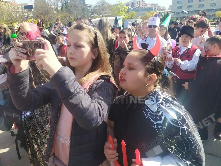 Пролетен детски карнавал събра децата на Кърджали