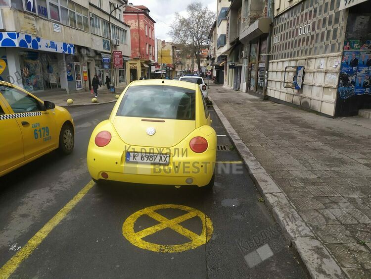 Търговци по „Републиканска” се оплакват от липса на клиенти, винят Синята зона