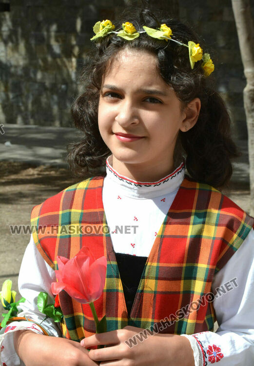 Лазарки пяха песни за здраве в училище „Иван Рилски“