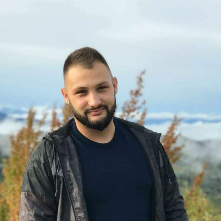 Севги от Ардино предлага безвъзмездно ползване на джип за абитуриенти в неравностойно положение