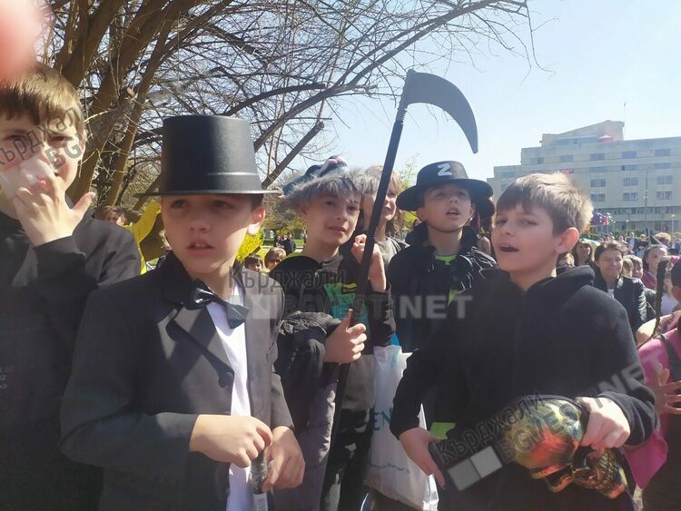 Пролетен детски карнавал събра децата на Кърджали