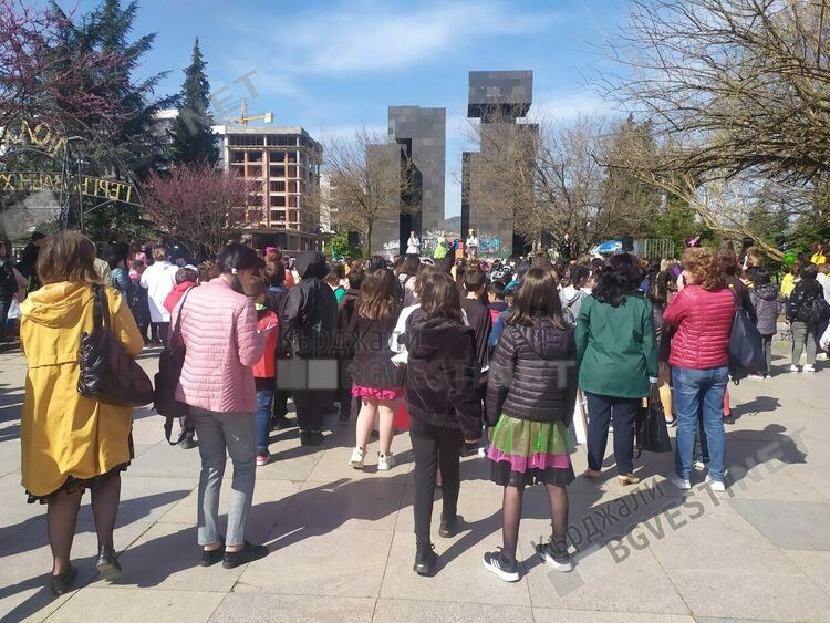 Пролетен детски карнавал събра децата на Кърджали