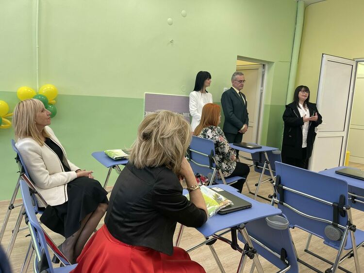 Лазарки поздравиха гостите на "Златаров", дошли за откриването на STEM центъра