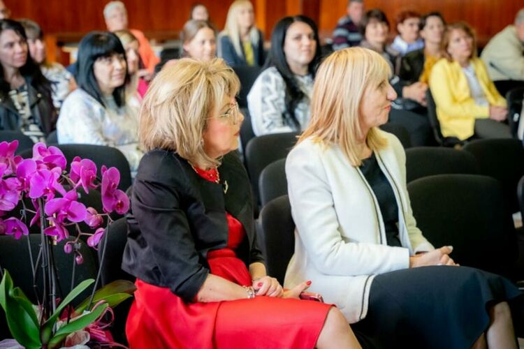 Лазарки поздравиха гостите на "Златаров", дошли за откриването на STEM центъра