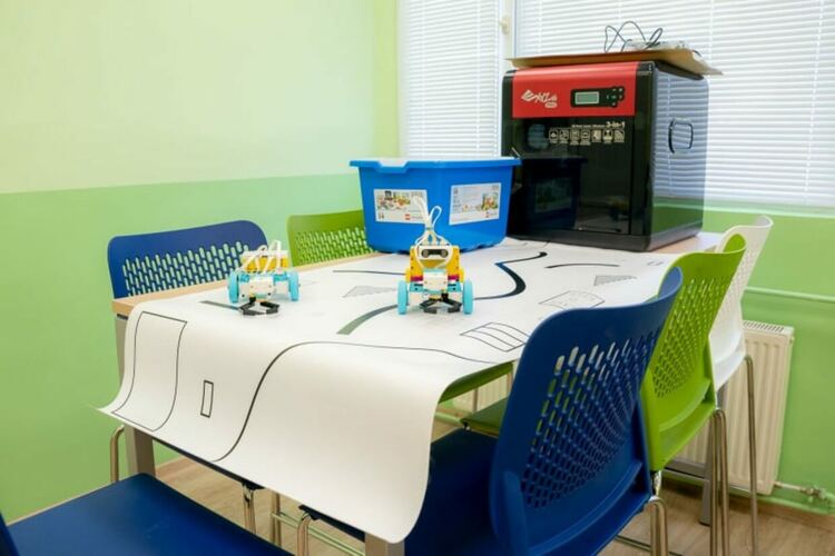 Лазарки поздравиха гостите на "Златаров", дошли за откриването на STEM центъра