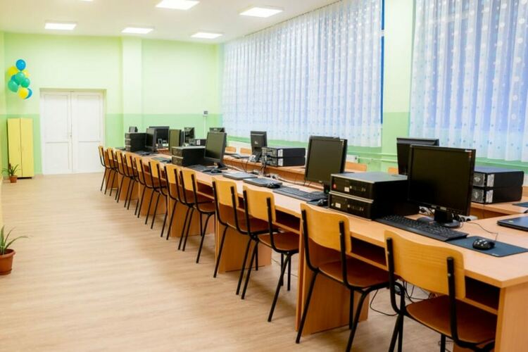 Лазарки поздравиха гостите на "Златаров", дошли за откриването на STEM центъра