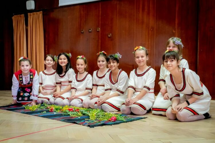 Лазарки поздравиха гостите на "Златаров", дошли за откриването на STEM центъра