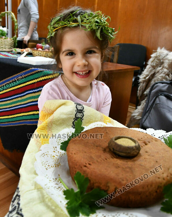 Деца боядисваха яйца в музея в Хасково