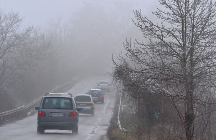 Шофирайте с повишено внимание през проходите, гъста мъгла на Троянския и Витиня