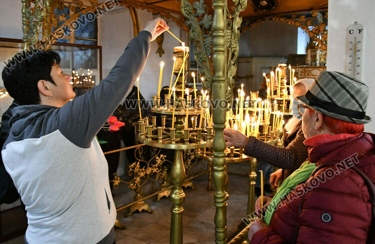 Тържествена служба на Цветница в Хасково, раздадоха върбови клонки