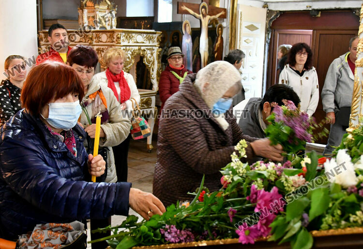 Тържествена служба на Цветница в Хасково, раздадоха върбови клонки