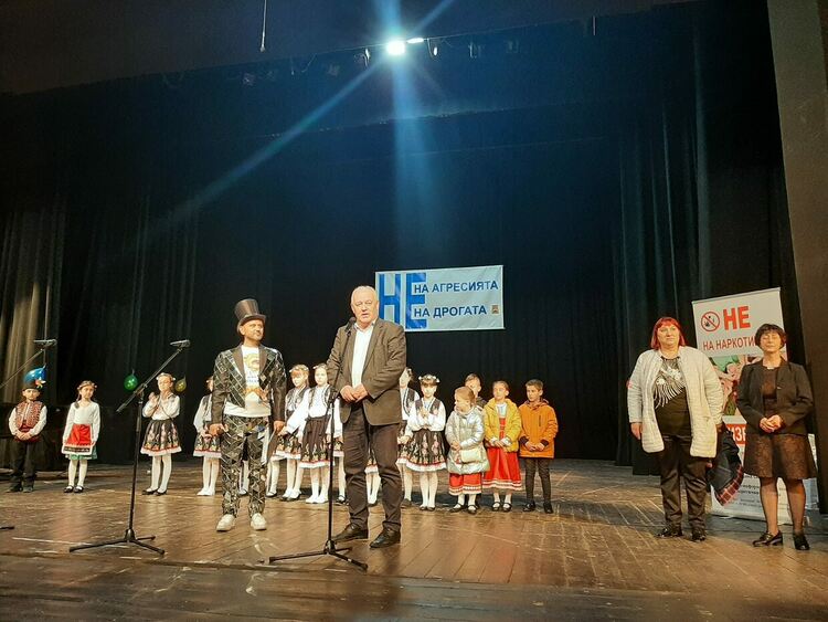 Талантите на Смолян завладяха сцената на РДТ