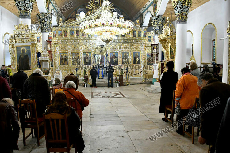 Тържествена служба на Цветница в Хасково, раздадоха върбови клонки