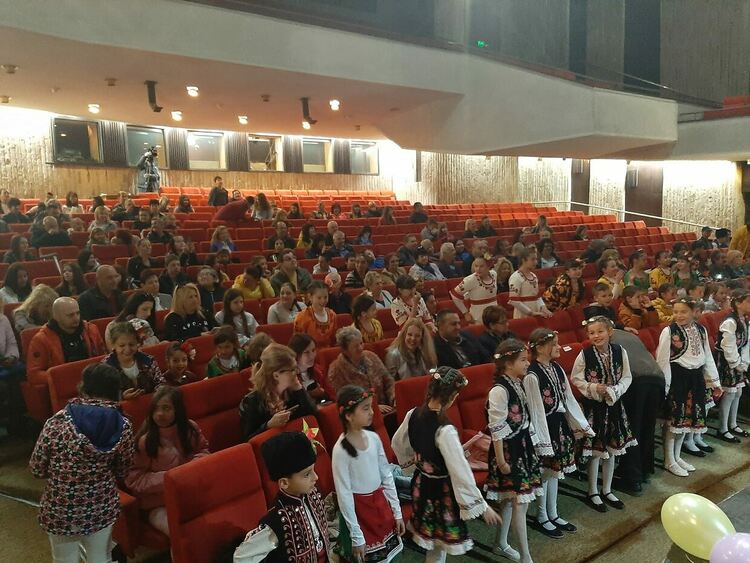 Талантите на Смолян завладяха сцената на РДТ