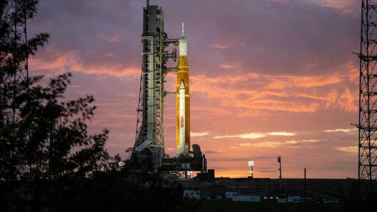 НАСА отложи теста на лунната ракетата SLS на НАСА неизвестно докога
