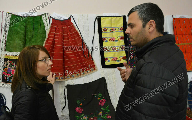 Показаха престилка на над 150 г. в изложба