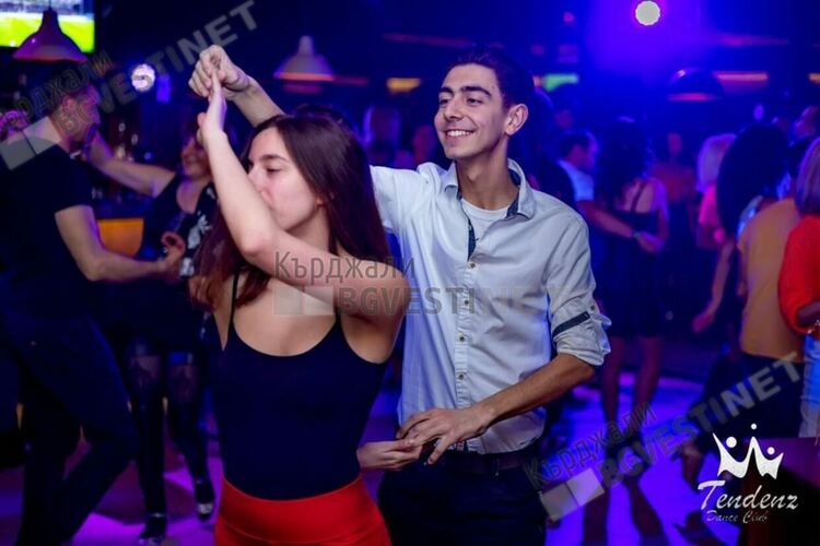 Кърджалийци борят стреса и отчуждението с латино танци и зумба