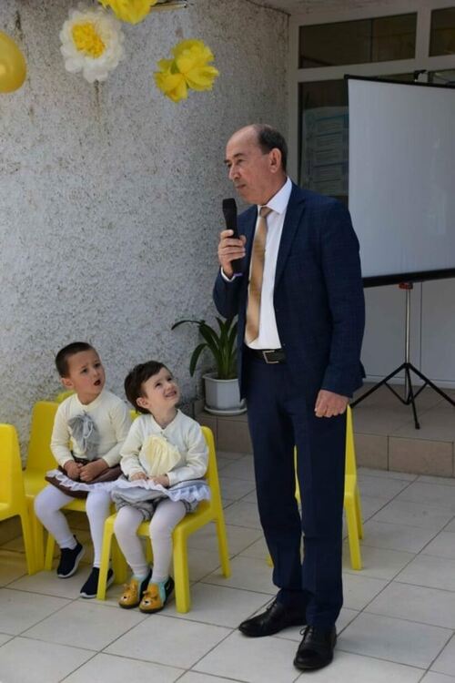 Деца засадиха цветя и дървета в село Тополово (снимки)