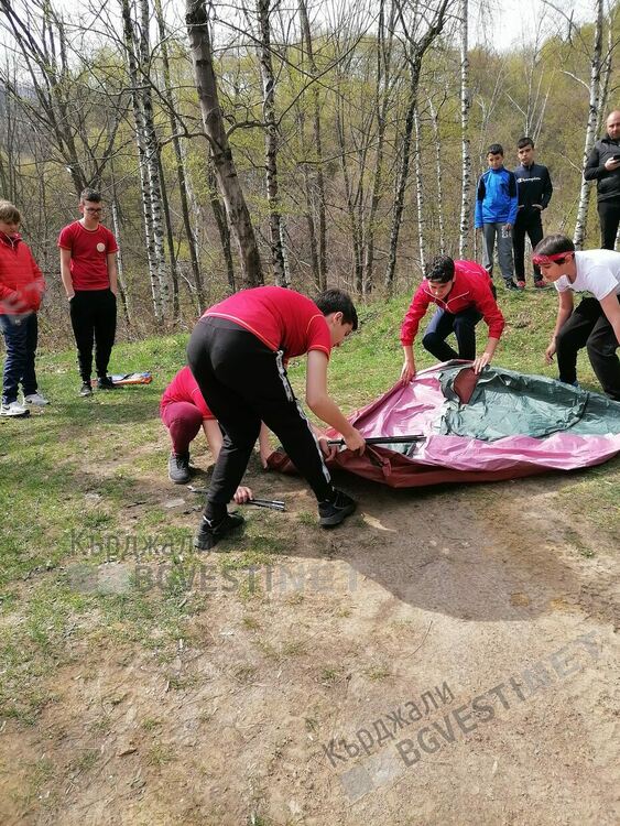 Кирилометодиевци отново шампиони в спортно туристическите дисциплини