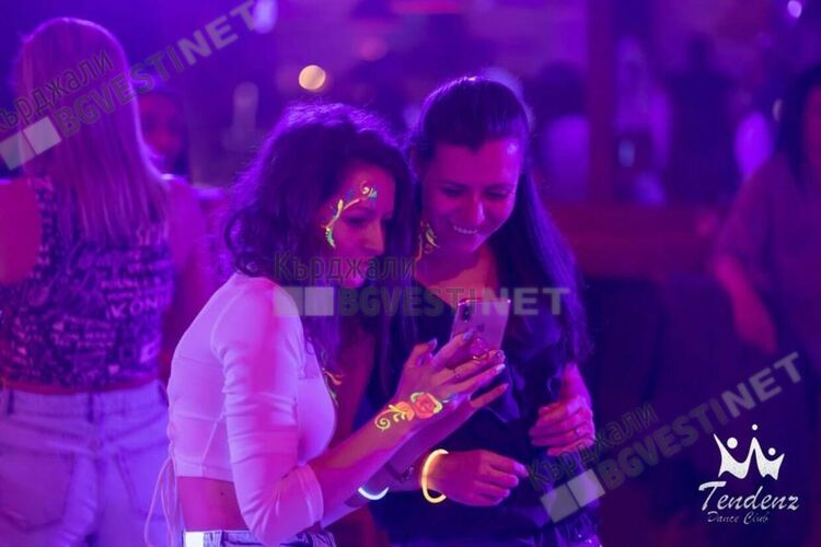 Кърджалийци борят стреса и отчуждението с латино танци и зумба