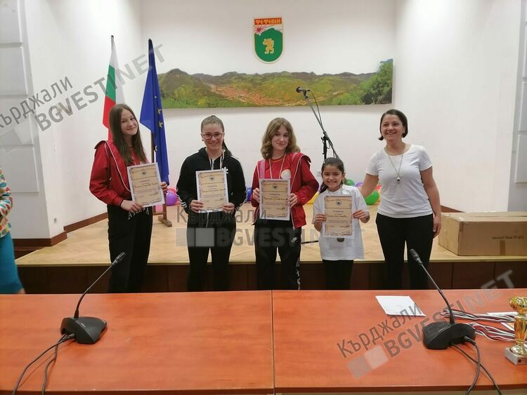 Кирилометодиевци отново шампиони в спортно туристическите дисциплини