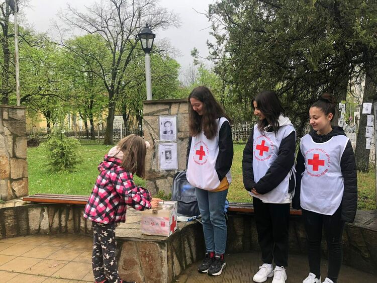 Доброволци от БМЧК събраха на Цветница дарения на стойност 1523,68 лева