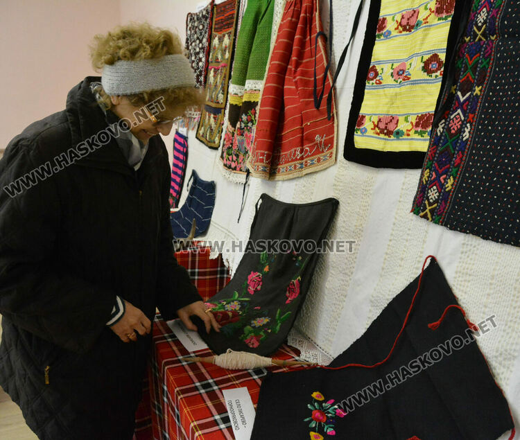 Показаха престилка на над 150 г. в изложба