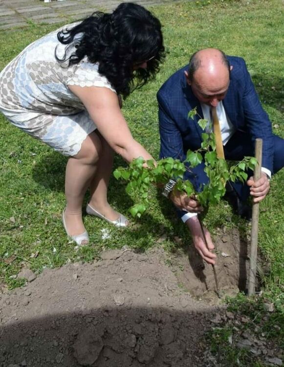 Деца засадиха цветя и дървета в село Тополово (снимки)