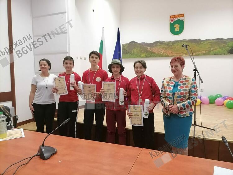 Кирилометодиевци отново шампиони в спортно туристическите дисциплини