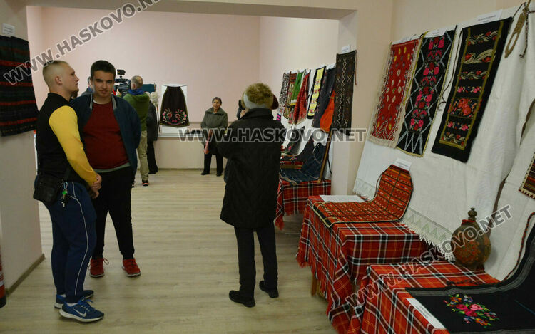 Показаха престилка на над 150 г. в изложба