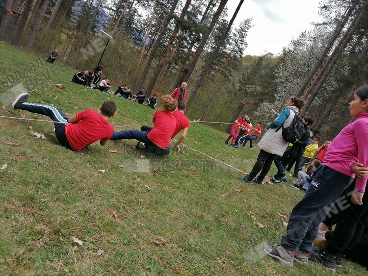 Кирилометодиевци отново шампиони в спортно туристическите дисциплини